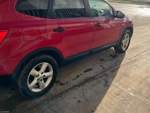 Nissan Qashqai+2 Hatchback, Diesel, 2009, Red