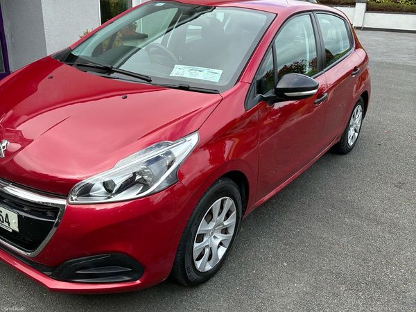 Peugeot 208 Hatchback, Petrol, 2016, Red