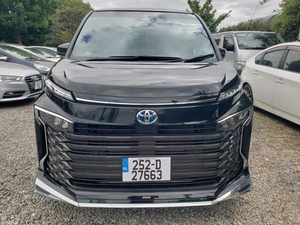 Toyota Voxy MPV, Petrol Hybrid, 2025, Black