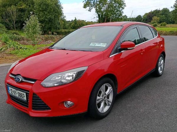 Ford Focus Hatchback, Petrol, 2012, Red