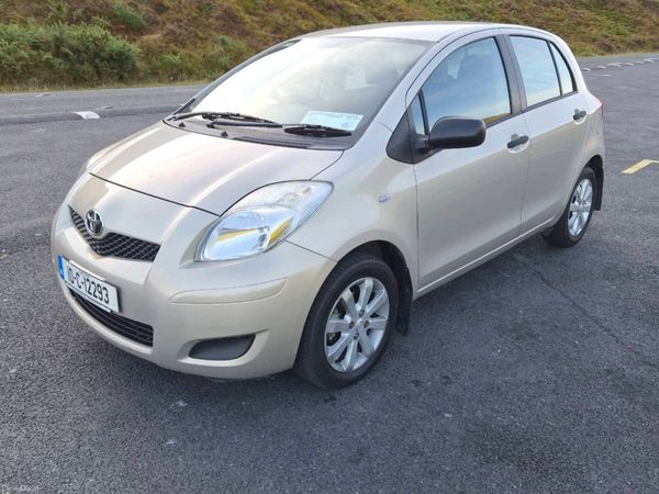 Toyota Yaris Hatchback, Petrol, 2010, Gold