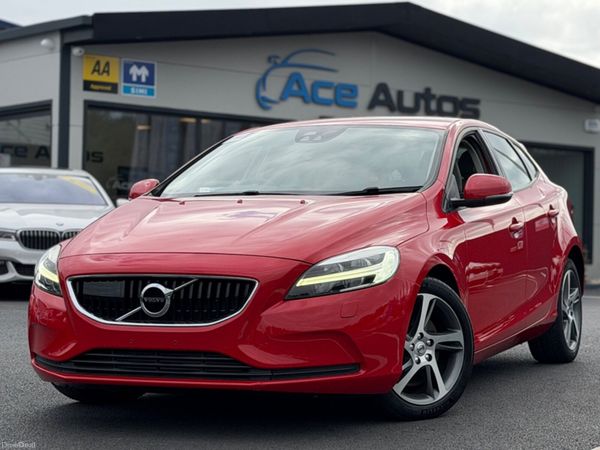 Volvo V40 Hatchback, Diesel, 2018, Red