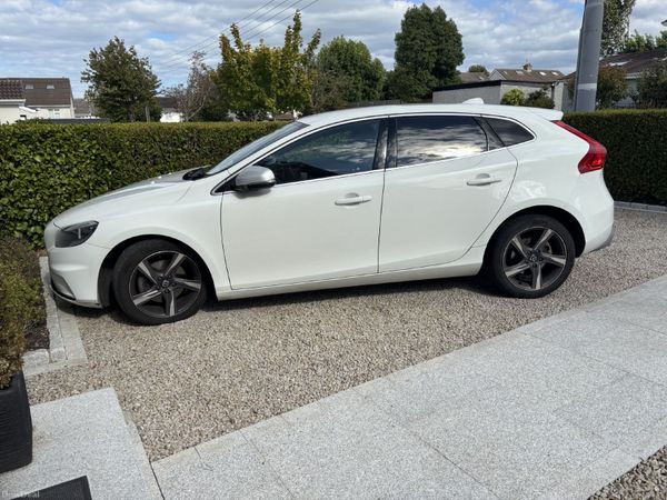 Volvo V40 Hatchback, Diesel, 2016, White