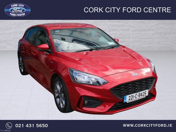 Ford Focus Hatchback, Petrol Hybrid, 2022, Red