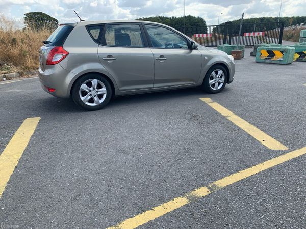Kia Ceed Hatchback, Diesel, 2012, Silver