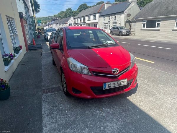 Toyota Yaris Hatchback, Petrol, 2012, Red