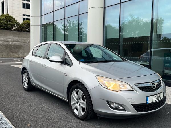 Opel Astra Hatchback, Diesel, 2011, Silver