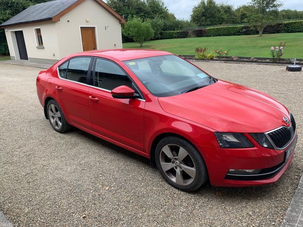 Skoda Octavia Saloon, Diesel, 2018, Red