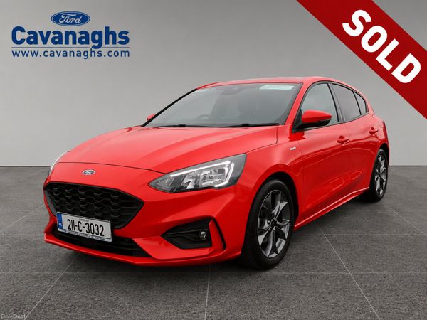 Ford Focus Hatchback, Petrol Hybrid, 2021, Red