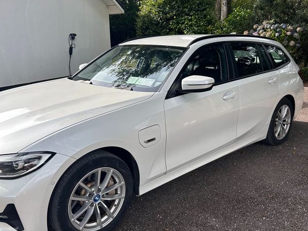 BMW 3-Series Estate, Petrol Plug-in Hybrid, 2022, White