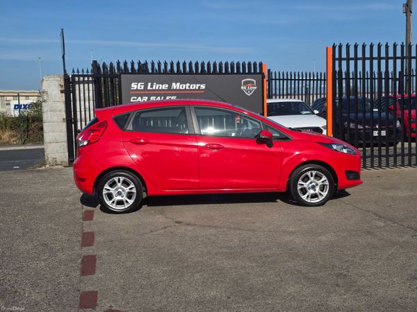 Ford Fiesta Hatchback, Petrol, 2013, Red