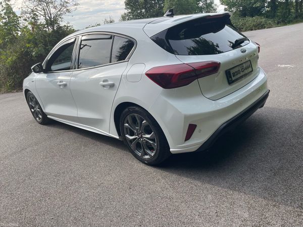 Ford Focus Hatchback, Petrol, 2023, White