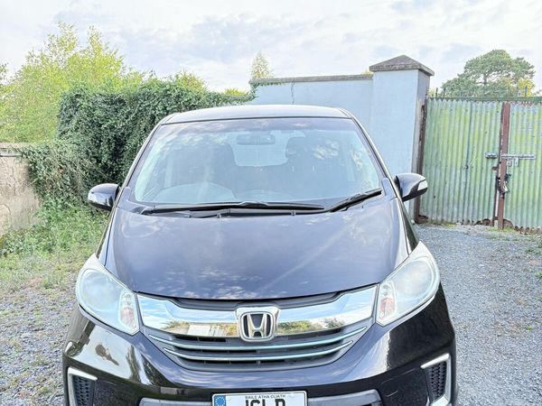 Honda Freed MPV, Petrol Hybrid, 2016, Silver