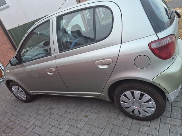 Toyota Yaris Hatchback, Petrol, 2002, Green