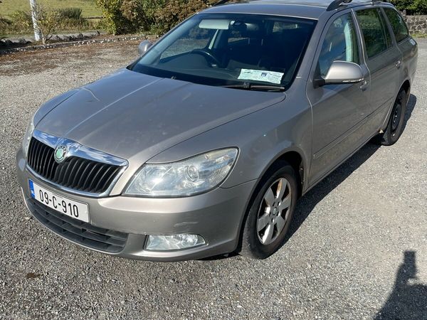 Skoda Octavia Estate, Diesel, 2009, Beige