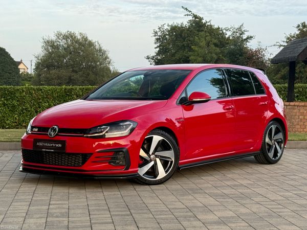 Volkswagen Golf Hatchback, Petrol, 2017, Red