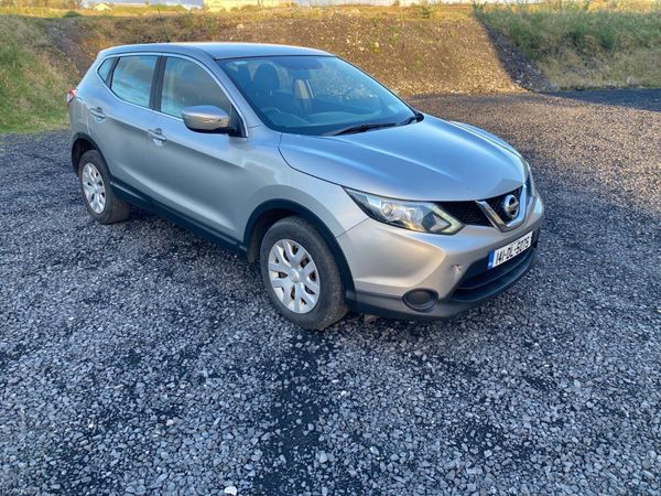 Nissan Qashqai Hatchback, Diesel, 2014, Silver