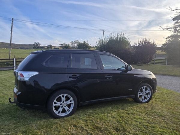 Mitsubishi Outlander SUV, Diesel, 2014, Black