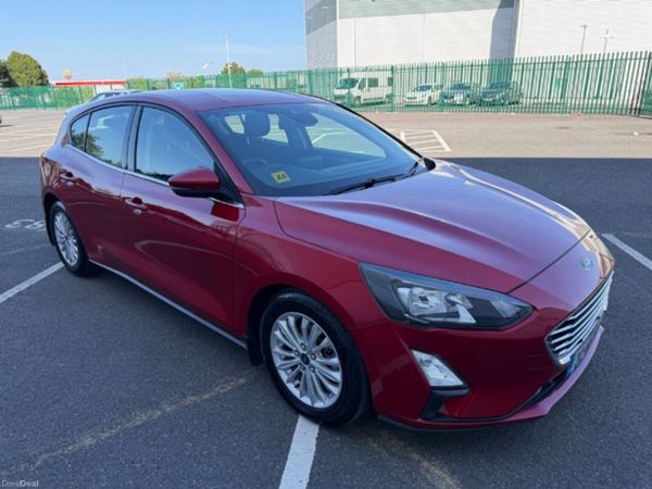 Ford Focus Hatchback, Diesel, 2021, Red