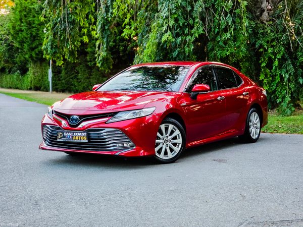 Toyota Camry Saloon, Petrol Hybrid, 2018, Red