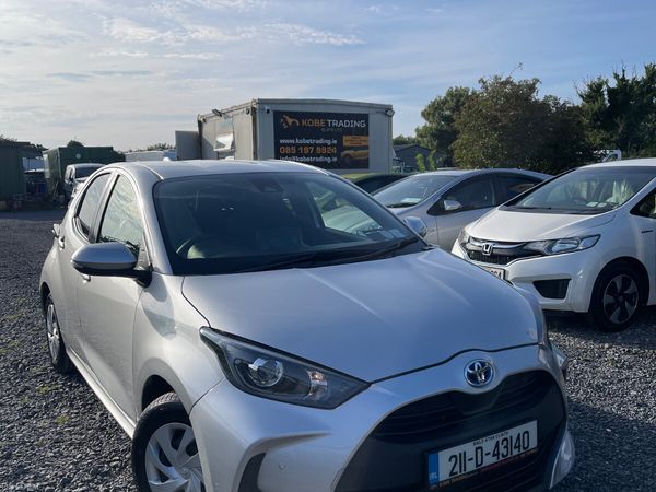 Toyota Yaris Hatchback, Petrol Hybrid, 2021, Silver