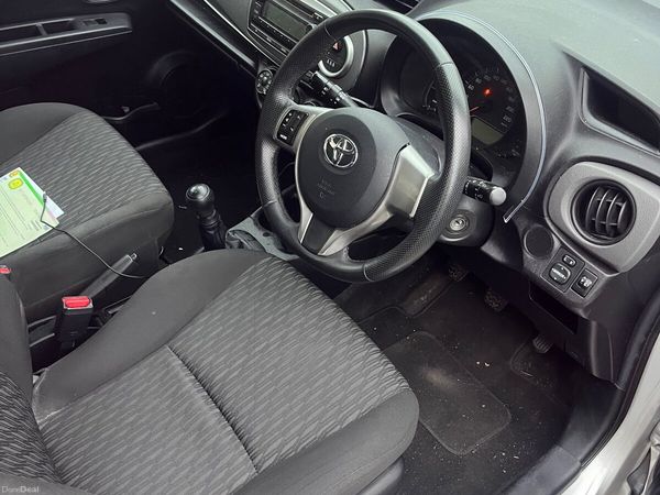 Toyota Yaris Hatchback, Petrol, 2012, Silver