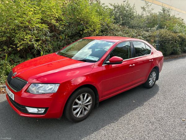 Skoda Octavia Saloon, Petrol, 2017, Red