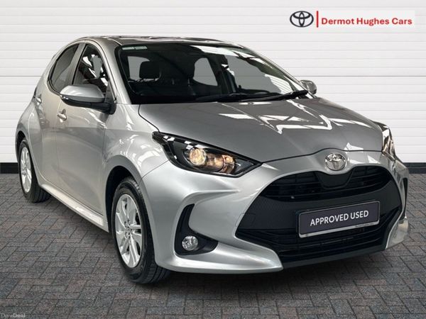 Toyota Yaris Hatchback, Petrol Hybrid, 2024, Silver