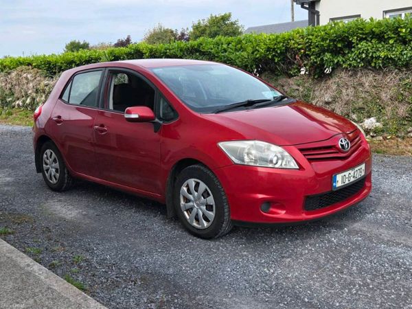 Toyota Auris Hatchback, Petrol, 2010, Red