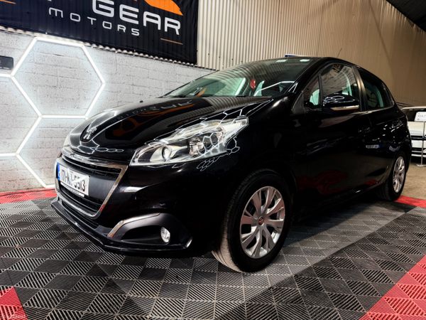 Peugeot 208 Hatchback, Petrol, 2017, Black