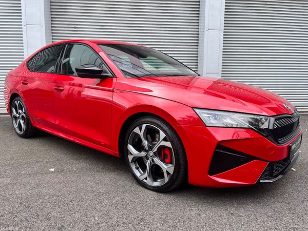 Skoda Octavia Hatchback, Petrol, 2025, Red