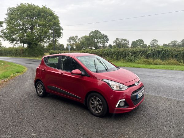 Hyundai i10 Hatchback, Petrol, 2016, Red