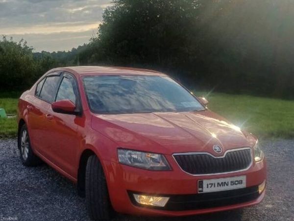 Skoda Octavia Saloon, Diesel, 2017, Red