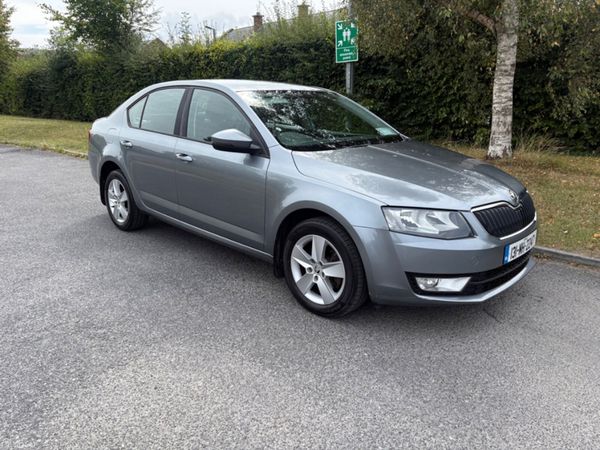 Skoda Octavia Hatchback, Petrol, 2013, Grey