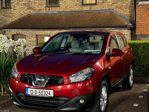 Nissan Qashqai Hatchback, Diesel, 2012, Red