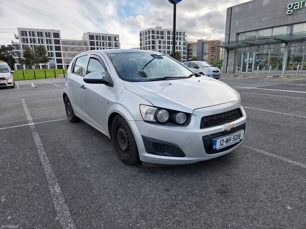 Chevrolet Aveo Hatchback, Petrol, 2012, Silver
