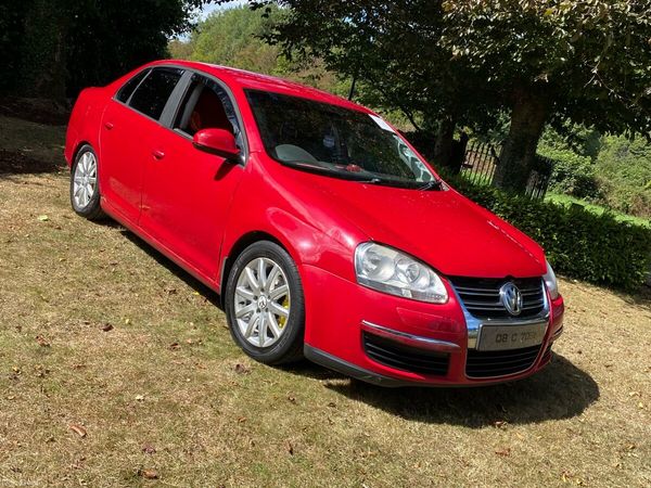 Volkswagen Jetta Saloon, Petrol, 2008, Red