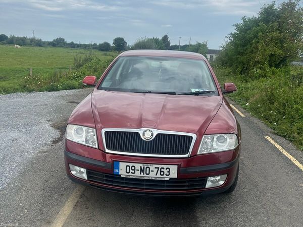 Skoda Octavia Hatchback, Petrol, 2009, Red