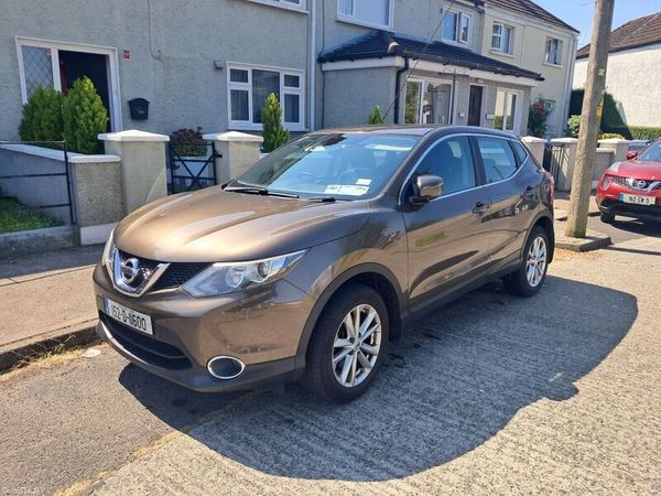 Nissan Qashqai Hatchback, Diesel, 2015, Brown