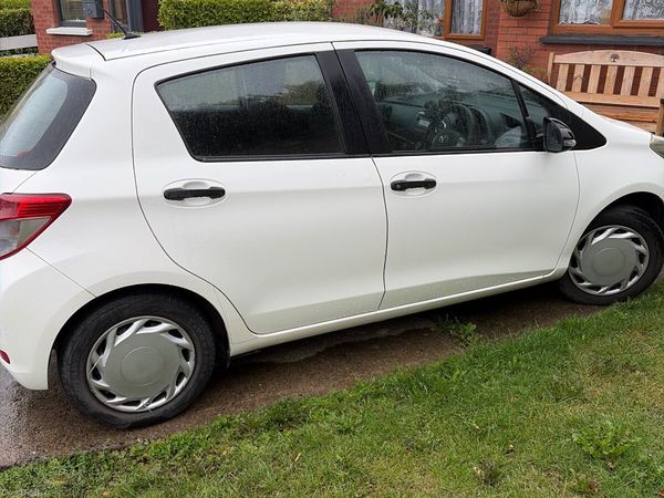 Toyota Yaris Hatchback, Petrol, 2012, White