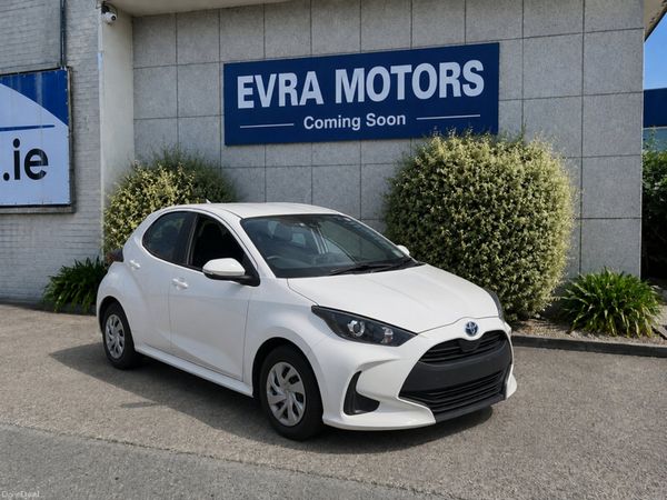 Toyota Yaris Hatchback, Petrol Hybrid, 2023, White