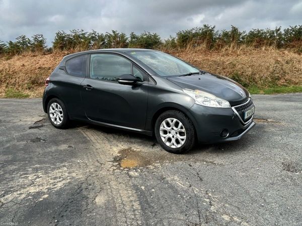 Peugeot 208 Hatchback, Petrol, 2014, Grey