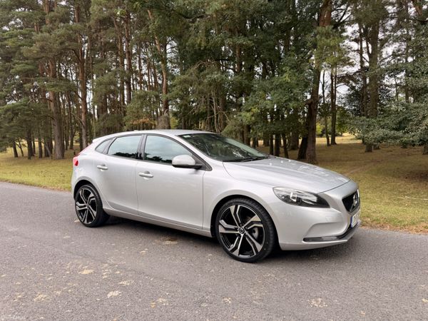 Volvo V40 Hatchback, Diesel, 2017, Grey