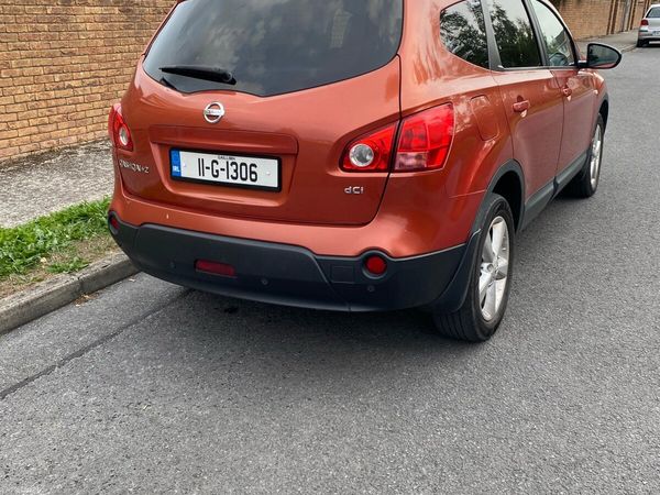 Nissan Qashqai+2 Hatchback, Diesel, 2011, Red