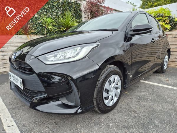 Toyota Yaris Hatchback, Petrol Hybrid, 2022, Black