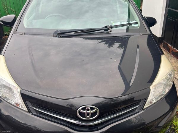 Toyota Yaris Hatchback, Petrol, 2013, Black
