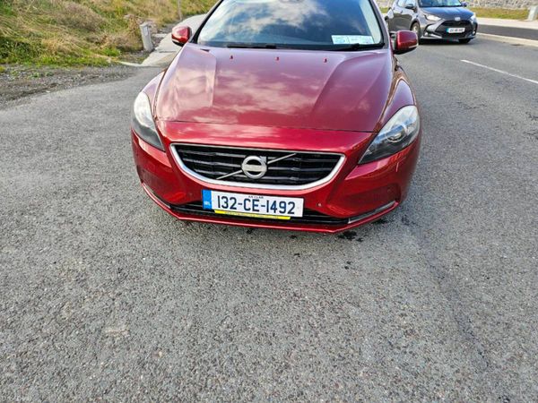 Volvo V40 Hatchback, Petrol, 2013, Red