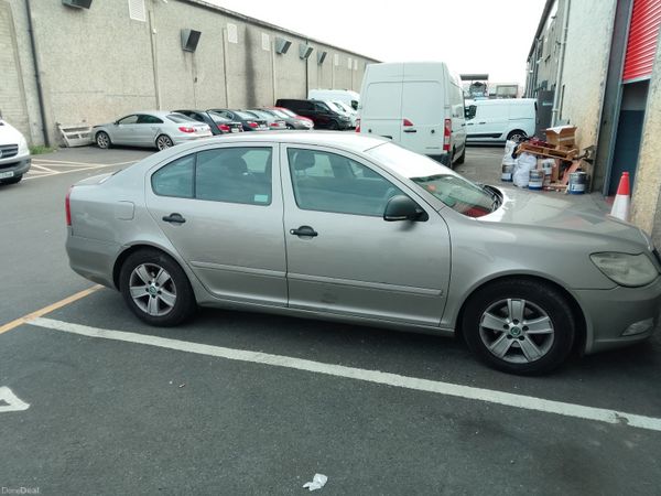 Skoda Octavia Saloon, Diesel, 2012, Beige