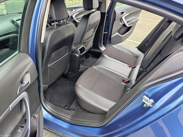 Opel Insignia Hatchback, Diesel, 2016, Blue