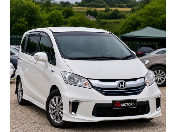 Honda Freed MPV, Petrol Hybrid, 2015, White